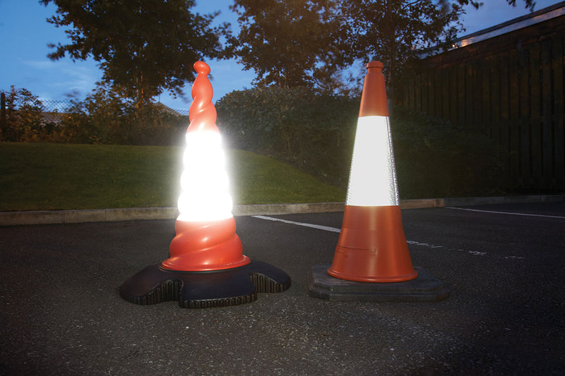 Skipper 27m Retractable Cone Topper Kit with Safety Lights